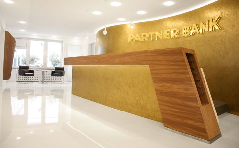 Partner Bank vélemény – milyen előnyökkel jár, ha Ausztriában fektetjük be a pénzünket?